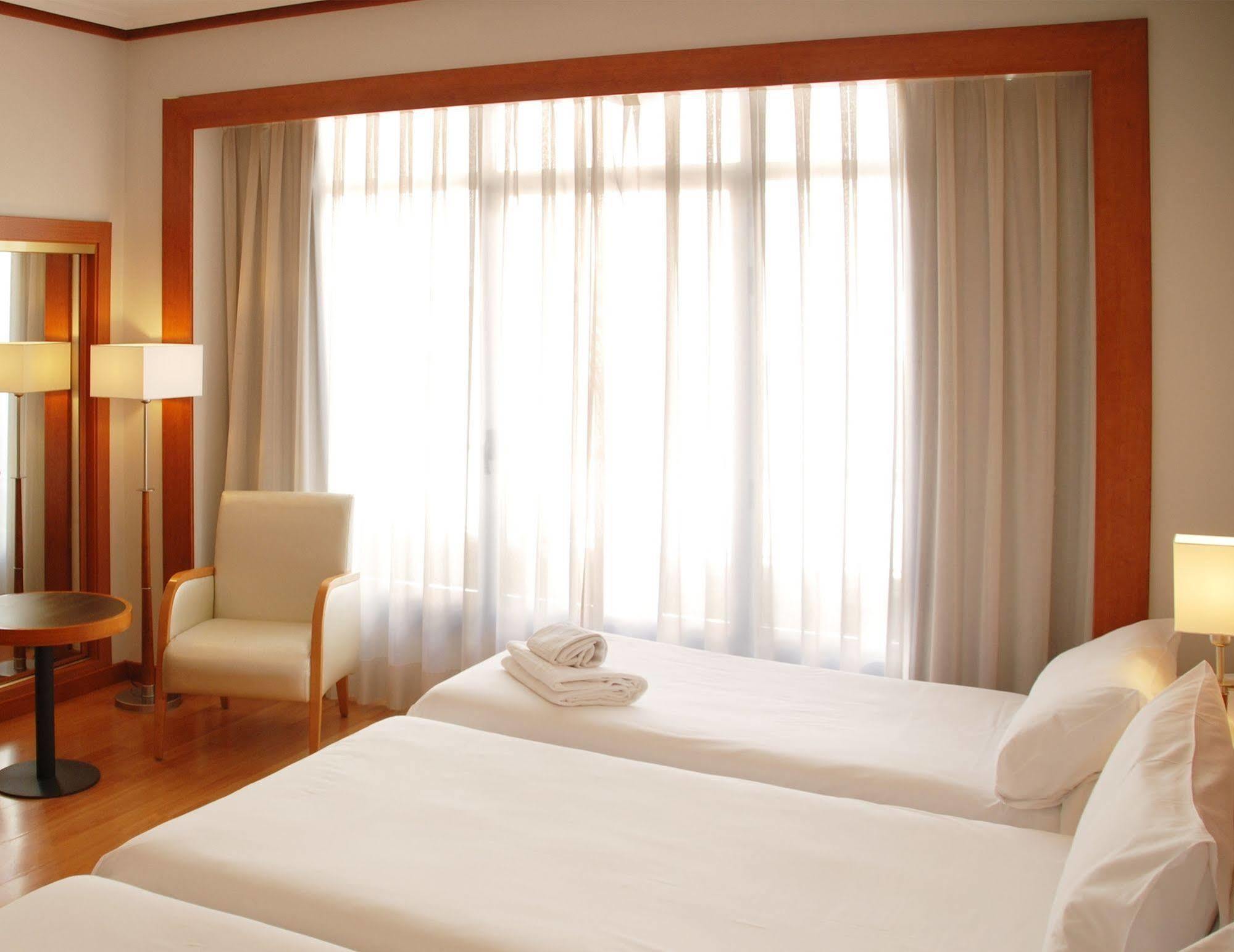 Hotel Plaza De España, Affiliated By Meliá 4*
